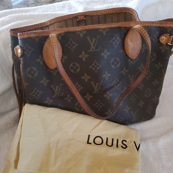 Louis Vuitton Handbags - Authentic Louis Vuitton Neverfull Monogram